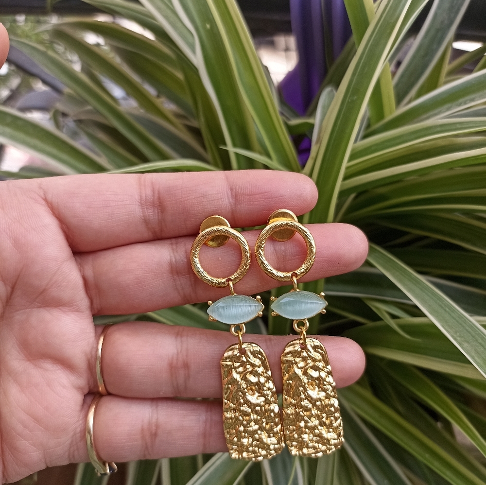 Handmade gold platted stone studded drop earrings - Picture 9 of 10
